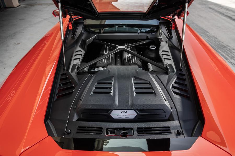 Моторный отсек Lamborghini Huracan EVO (LB724) 2019 года  (фото 24 из 87)